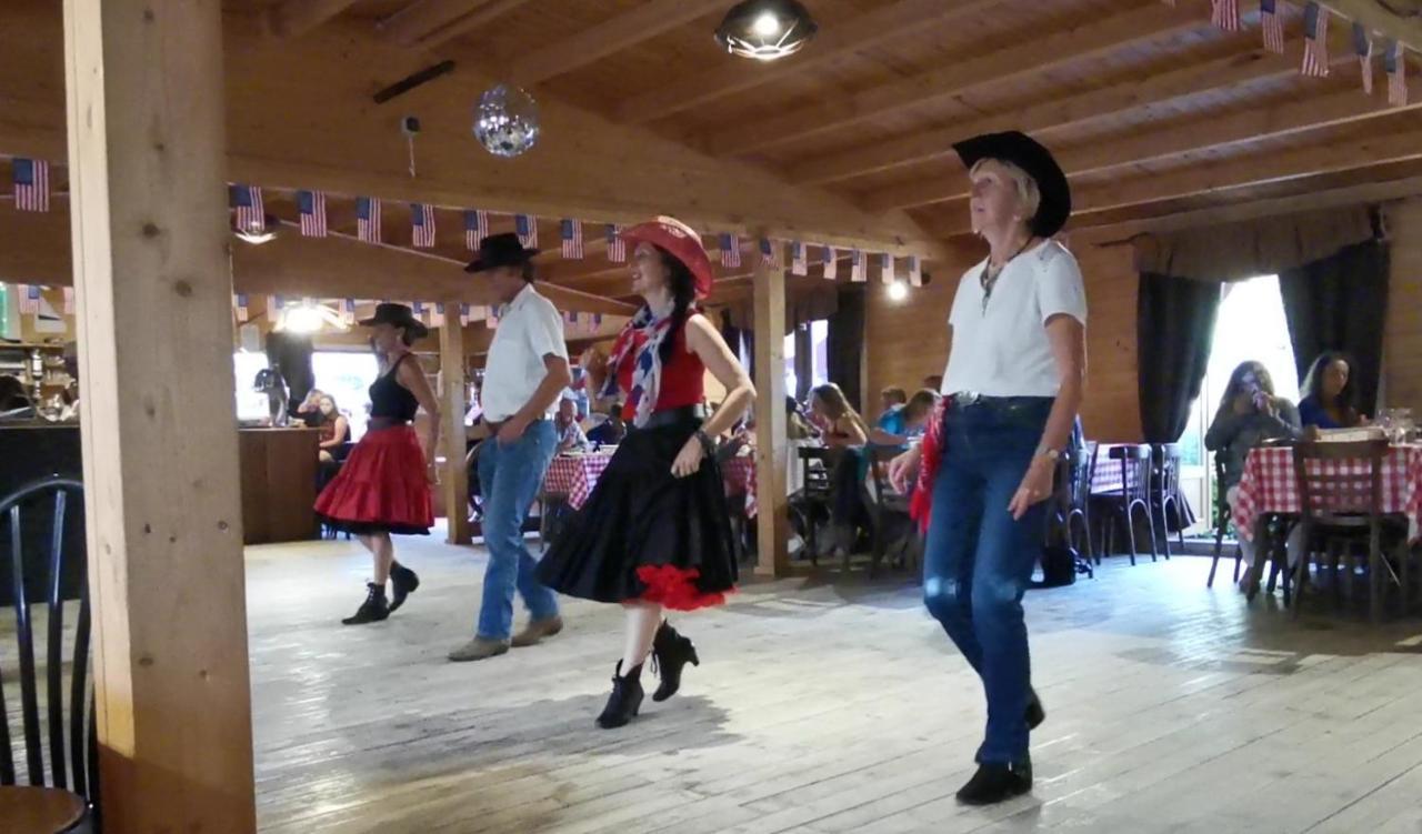 Les P'tites Maisons Dans La Prairie Chalet Sallertaine